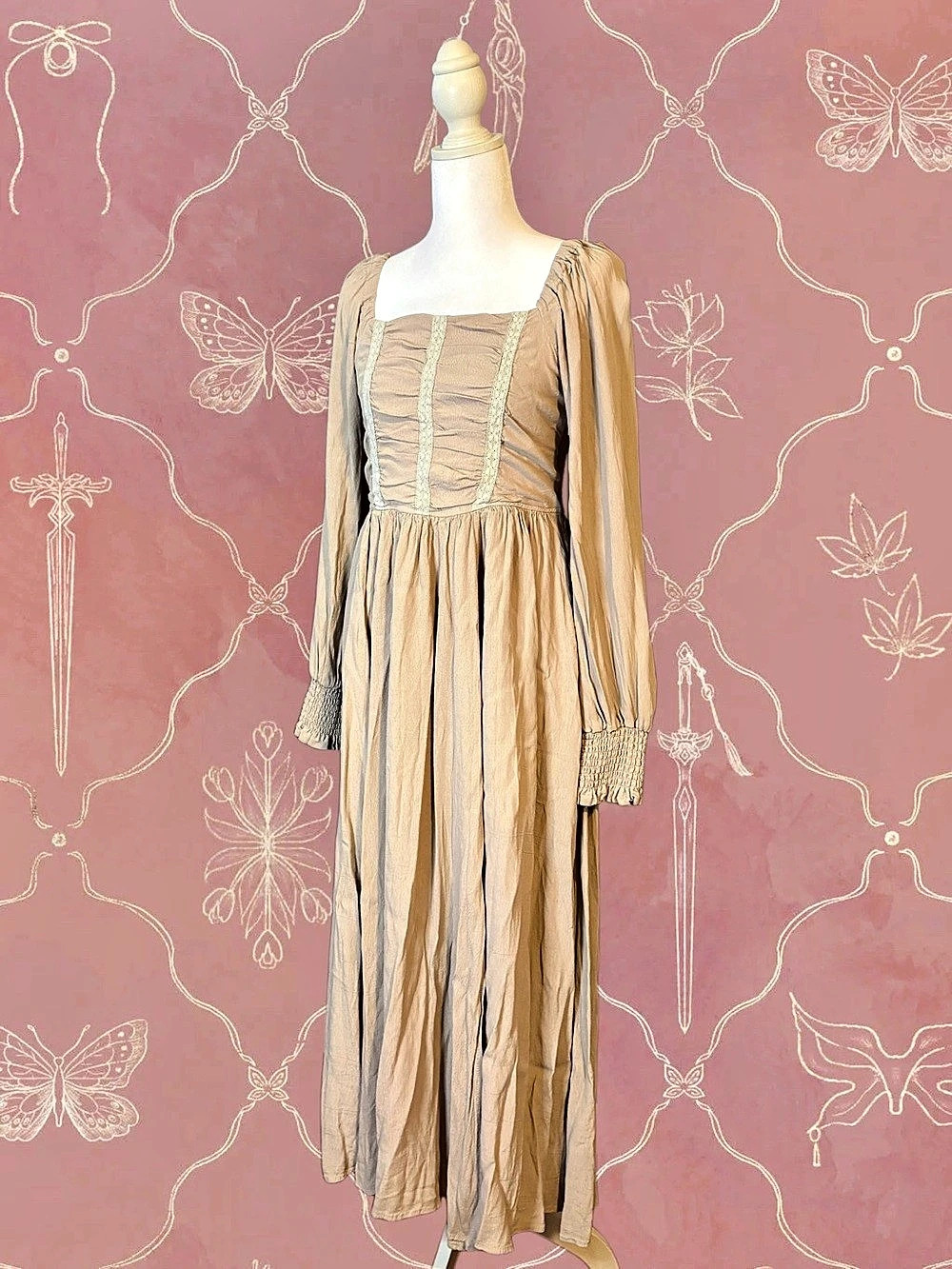 Renaissance Dreams Lace Dress - Picture 3 of 3